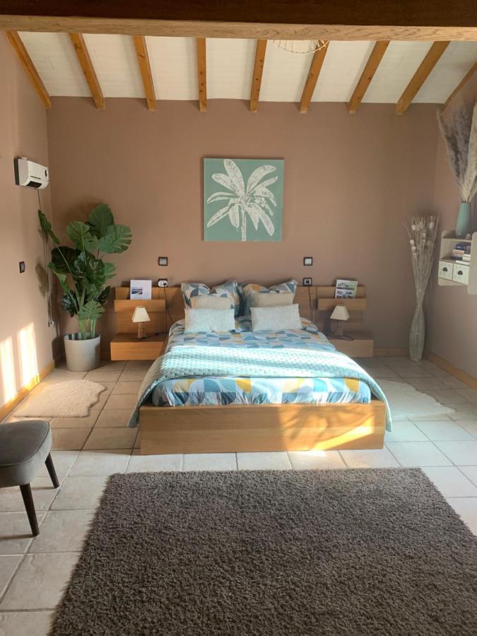 Chambre Salon Independant, Salle De Bain Wc Prives, Jardin Prive, Piscine Partagee Pres D'Un Lac 梅尼尔圣榭 外观 照片